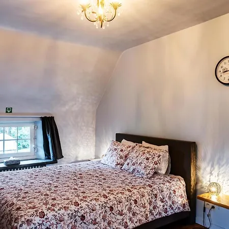 Rose House 2*