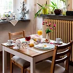 Alojamento de Acomodação e Pequeno-almoço Rose House 2*