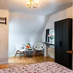 Rose House 2*